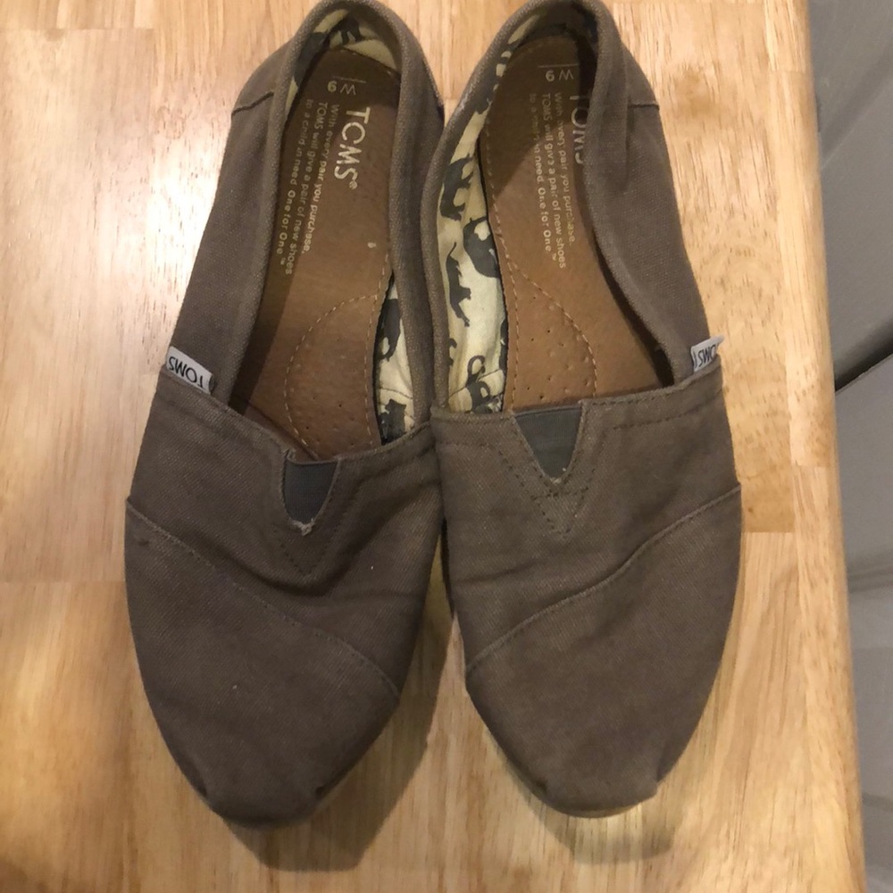 Gray toms